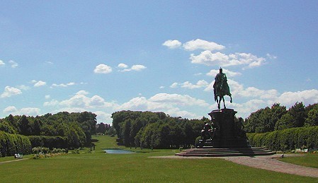 Blick in den Schlossgarten vom Schweriner Schloss in Schwerin