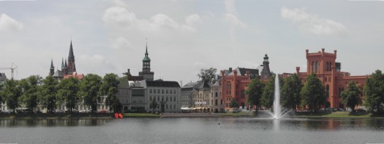 Panoramabild vom Pfaffenteich mit Springbrunnen